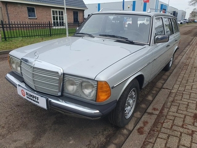 Mercedes-Benz 200-280 (W123) Combi 300 TD aut. (bj 1979)