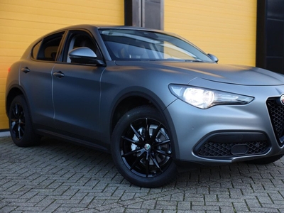 Alfa Romeo Stelvio 2.0 T AWD Super / MAT Grijs / Cruise Control / Lane Assist / Dode Hoek / Navi / Camera / Pdc / 19 Inch