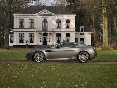 Aston Martin V8 Vantage Benzine