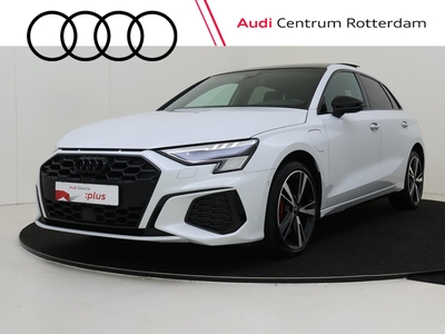 AUDI A3 Sportback 45 TFSI e S edition Competition | Stoelverwarming | Panoramadak | Lederen bekleding | Parkeerassistent | Achteruitrijcamera | Optiek zwart Plus | Navigatie Plus | Keyless |