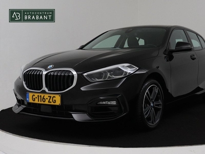 BMW 1-serie 118i Executive Edition Sport Automaat (CARPLAY, CAMERA, PARKEERSENSOREN V+A, SFEERVERLICHTING, CRUISE CONTROL)