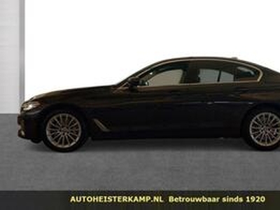 BMW 5-SERIE 530d 286 PK Luxury Line ACC Head-Up Glazen Schuifdak Comfortstoelen