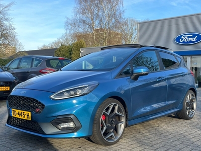 FORD FIESTA 1.5EB ST-3 | NL-AUTO! | DEALER OH! | PERFORMANCE PACK | MILLTEK | PANODAK | RECARO | NAVI | CAMERA | B&O AUDIO | CLIMA | WINTERPACK | CRUISE | PARK SENS | BLIS | FULL LED | PRACHTIGE STAAT!