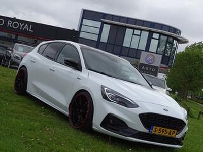 Ford FOCUS 2.3 EcoBoost ST-3 281 pk - Automaat, 5-deurs, F1-Flippers, Leder Sport Recaro Interieur, B&O Sound, Dode Hoek sensor, Head-Up display, Airco/ECC, CruiseControl, Parkeersensoren