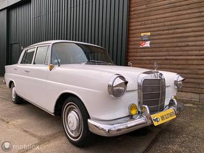 Mercedes-Benz 190 W110