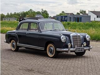 Mercedes-Benz 220 S