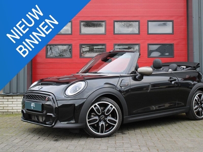 Mini Mini Cabrio 2.0 Cooper S MINI Yours MINI Connected, YOUNIQUE TRIM, Pack Premium, ​Navigatie, Stoelverwarming, Lichtpakket, DAB, Apple Carplay, Keyless, ​Stoelverwarming, Cruise Control, etc.