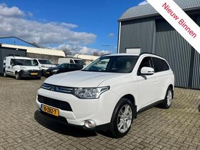 Mitsubishi OUTLANDER 2.2 DI-D 110 KW CLIMA/ LM VELGEN/ NETTE AUTO!