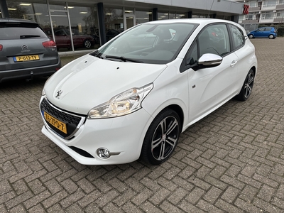 PEUGEOT 208 1.2 VTi Envy Navi Pdc Cruise Lmv Nap