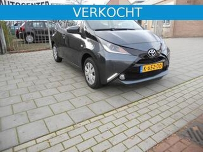 Toyota AYGO 1.0 VVT-i x-clusiv cabriolet .navigatie camera