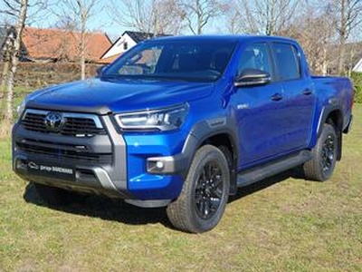 Toyota HI-LUX HiLux 2.8 D-4D Double Cab INVINCEBLE OP VOORRAAD