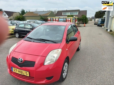 Toyota Yaris 1.0 VVTi +