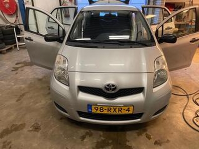 Toyota YARIS 1.3 16v VVT-i Cool