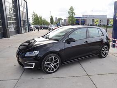 Volkswagen GOLF 1.4 TSI GTE exec. plus, spiegel pakket Keyless, Groot navi, trekhaak, NL auto, 1 eig Lente aanbieding!!