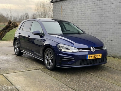 Volkswagen Golf 1.5 TSI R-Line /VirtualDash/Panorama/Keyless