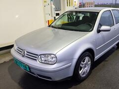 Volkswagen GOLF 1.6-16V Highline