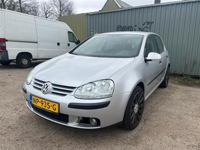 Volkswagen GOLF 1.6 FSI Trendline met motor problemen