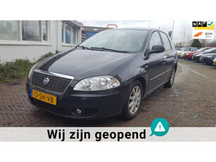 Fiat Croma 2.2-16V Business Connect Inruilkoopje . Goed rijdende auto met een paar deukjes