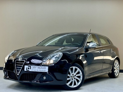 Alfa Romeo Giulietta 1.4 T Business Executive, 170Pk, 2013, Origineel Nederlands, Sport pakket, Automaat, Navigatie, Automatische verlichting, 4X elektrische ramen, Lichtmetalen velgen, Armsteun, Half leder/Half stof,