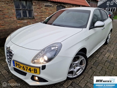 Alfa Romeo Giulietta 1.4 T Distinctive Xenon| Leer |Sportpak