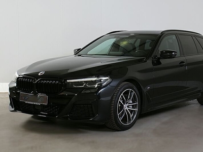 BMW 5 Serie Touring 530iA M-SPORT ** LED, NAVI+, HuD, PANORAMA, ACC, SHADOW, MEMORY, ADAPT. ONDERST. ** Ex. BMW-AG ** ** INFORMEER OOK NAAR ONZE AANTREKKELIJKE FINANCIAL-LEASE TARIEVEN **