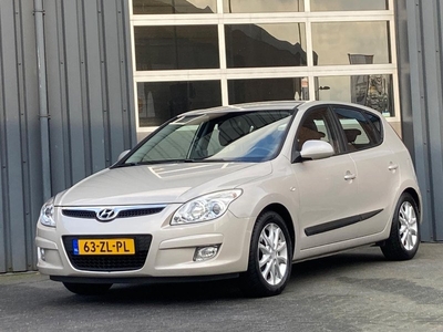 Hyundai I30 1.6i Style climate control, Cruise control, Navigatie, Apk 03-2025!