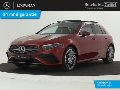 Mercedes-Benz A-Klasse 250 e AMG Line | Premium Plus Pack | Panoramaschuifdak | Adaptieve Cruise Control | Sfeerverlichting | Alarmsysteem | Head-up display | Dodehoekassistent | Extra USB-poorten | Stoelverwarming vooraan |