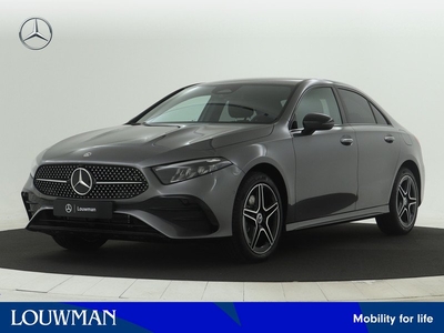 Mercedes-Benz A-Klasse 250 e Star Edition AMG Line | Nightpakket | Dodehoekassistent | KEYLESS GO-comfortpakket | Verwarmde stoelen vooraan | Extra USB-poorten | Sfeerverlichting | Parkeerpakket met achteruitrijcamera |