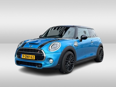 MINI Mini 2.0 Cooper S / Panoramadak / Camera / Head-up / Leder / Keyless / 17'' / Stoelverwarming