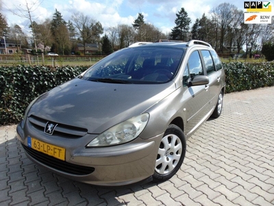 Peugeot 307 SW 1.6 16V , 7-Persoons. , * Inruilkoopje * Airco / Cruise / Panodak / Isofix / Pdc / Trekhaak.