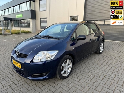 Toyota Auris 1.4-16V Terra