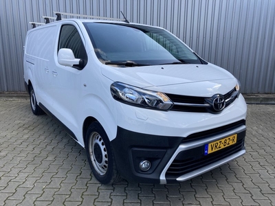 Toyota ProAce Worker 2.0 D-4D Long Luxe uitvoering - Trekhaak, stoelverwarming, 3 zits, P.D.C. voor en achter