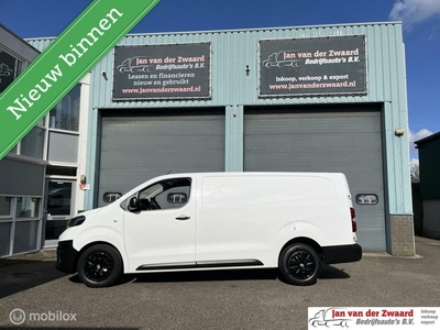 Toyota ProAce Worker 2.0 D-4D Professional LANG Airco 3 zitplaatsen Trekhaak