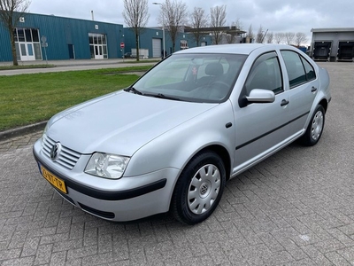 Volkswagen Bora 1.6-16V