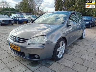 Volkswagen Golf 2.0 FSI Sportline