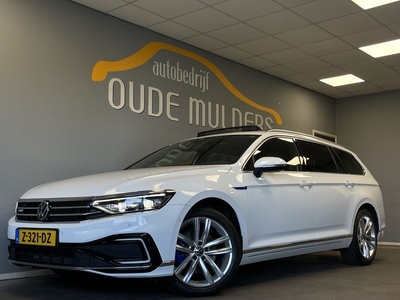 Volkswagen Passat Variant 1.4 TSI GTE Panoramadak/MassageStoel/Dodehoeksensoren