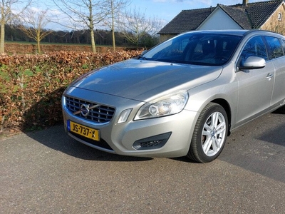 Volvo V60 2.0 D3 100 KW CLIMA/LEER BJ 2013