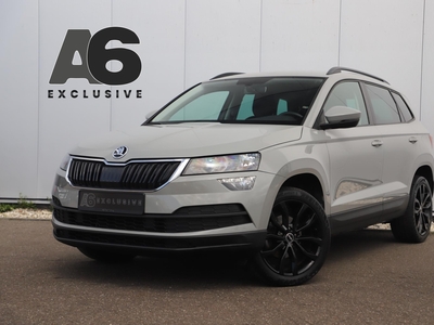 SKODA KAROQ 1.0 TSI Ambition DSG Automaat Navi Clima Cruise 18 inch PDC Bluetooth Carplay Android Auto Steel Grey NARDO Dealer Onderhouden!