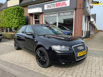 Audi A3 Sportback 1.6 FSI Ambiente / Navi/ 2 set wielen