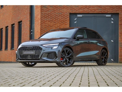 Audi A3 Sportback 40 TFSI e S edition RS zetels Pano