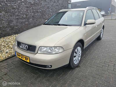 Audi A4 Avant 1.8 5V Advance Automaat, Airco , Trekhaak