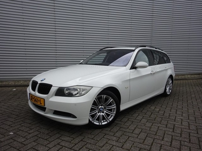 BMW 3 Serie Touring 320i Executive Panoramadak / Navi /