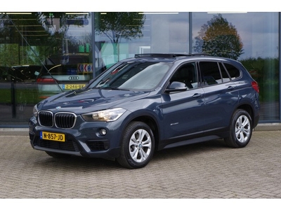 BMW X1 sDrive20i 192 PK Automaat Executive, Panoramadak