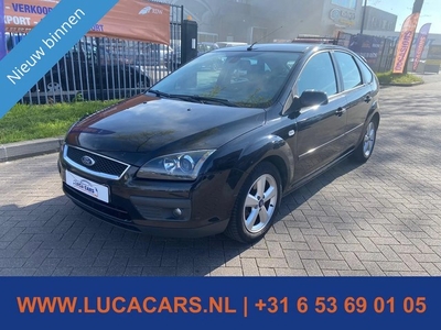 Ford Focus 2.0-16V Futura AIRCO + BOEKJES