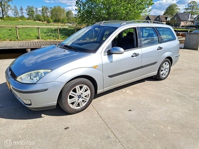 Ford Focus Wagon 1.6-16V Ambiente