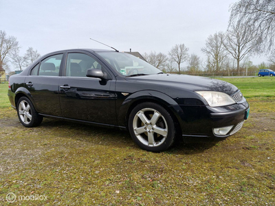 Ford Mondeo 2.0-16V Platinum