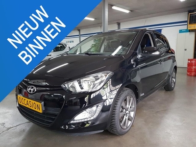 Hyundai i20 1200i 5 DEURS AIRCO LM VELGEN