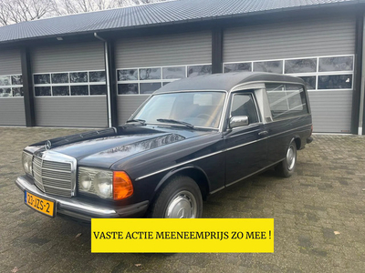 Mercedes-Benz 240 D Lijkwagen / Rouwauto / Begrafenisauto, belastingvrij, zeer mooie auto !!!