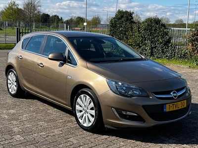 Opel Astra 1.4 Turbo Cosmo Nieuwe APK ! (bj 2013)