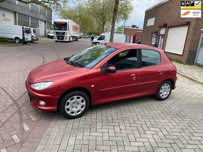 Peugeot 206 1.4 Forever * 95.219 KM NAP * APK 19-2-2025 * 4